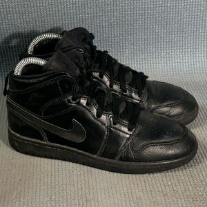 Nike Air Jordan 1 Mid Triple Black Sneakers 640734-090 Big Kid Size 3Y